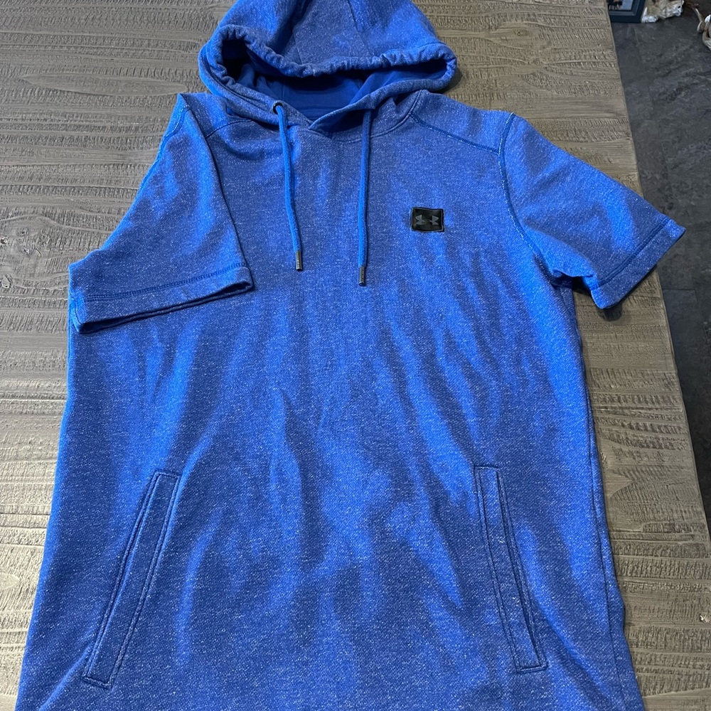 Under Armour men’s short sleeve hoodie- great condition- smoke free home